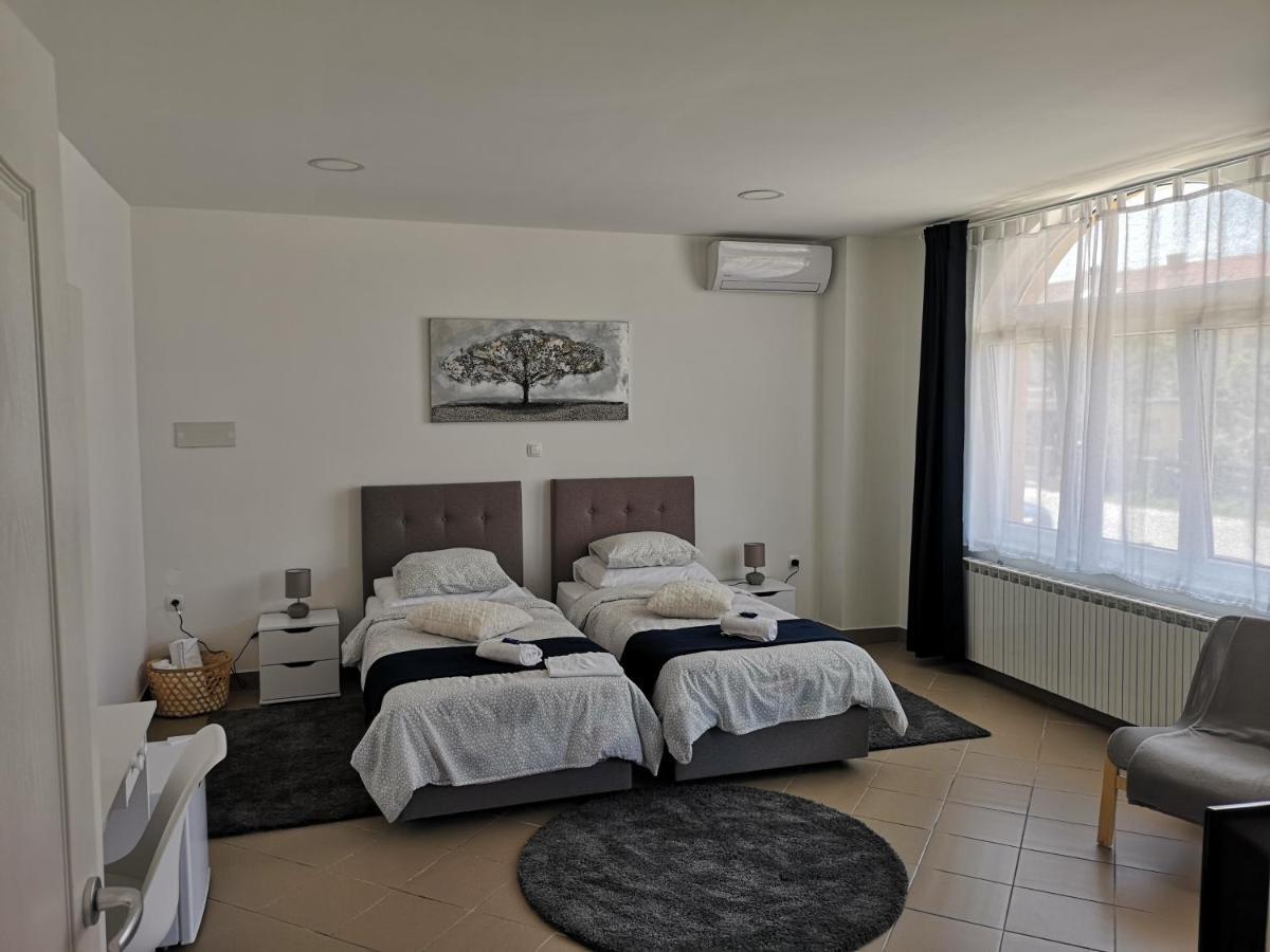 Marko Airport Rooms Велика Горица Екстериор снимка